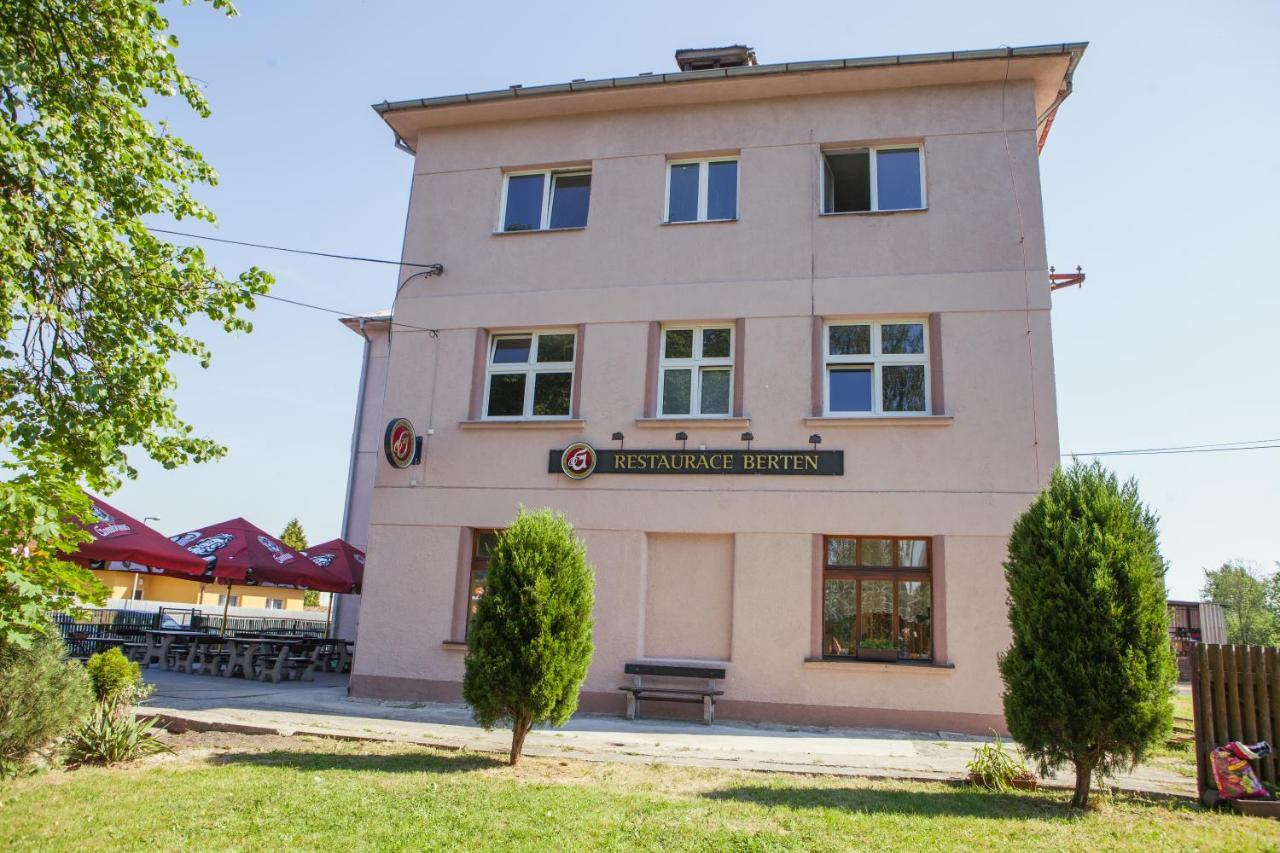 Pension Berten Strasice Strasice  Exterior foto